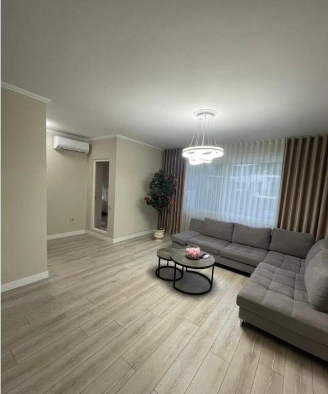 OFROJ PER QIRA APARTAMENT 1+1-RRUGA E KOSOVAREVE