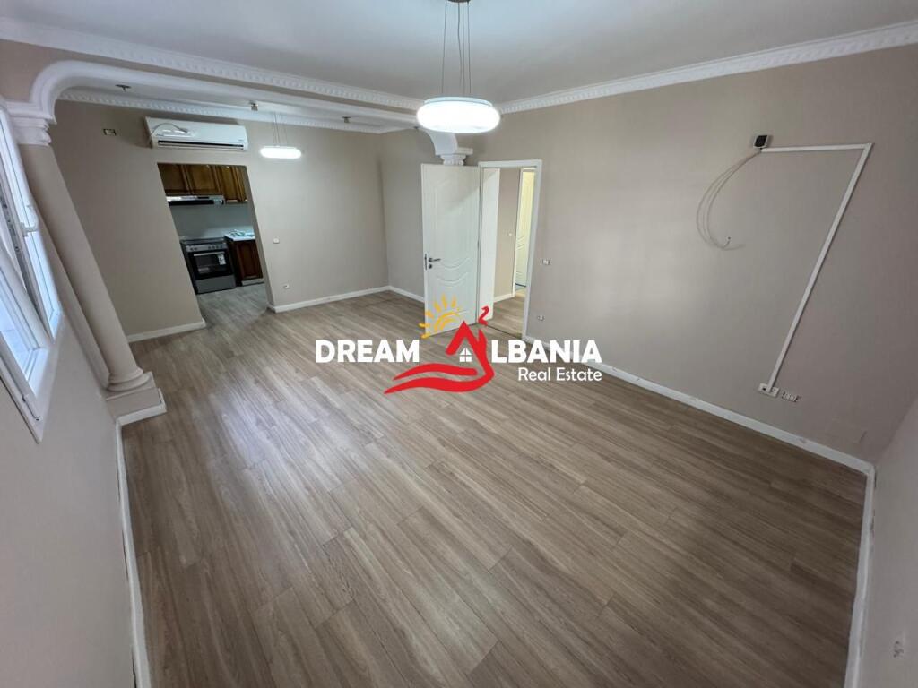 Vile 3 kateshe me qera prane Komunes se Parisit, Tirane (ID 4251432)