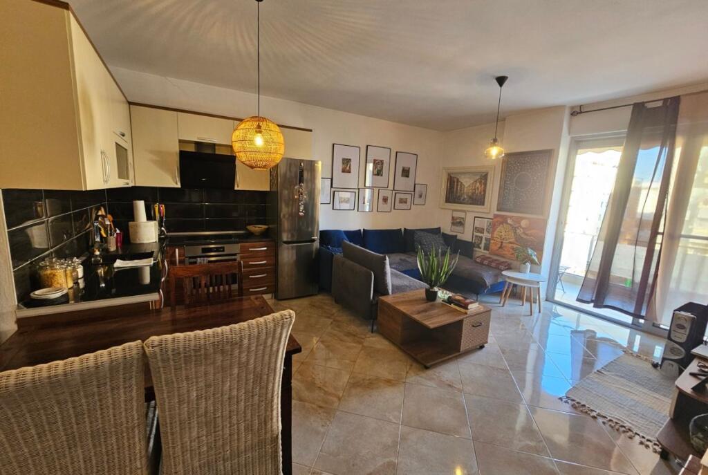 Allo Comune di Parigi Vendesi Appartamento 1+1 Con Posizione Perfetta!