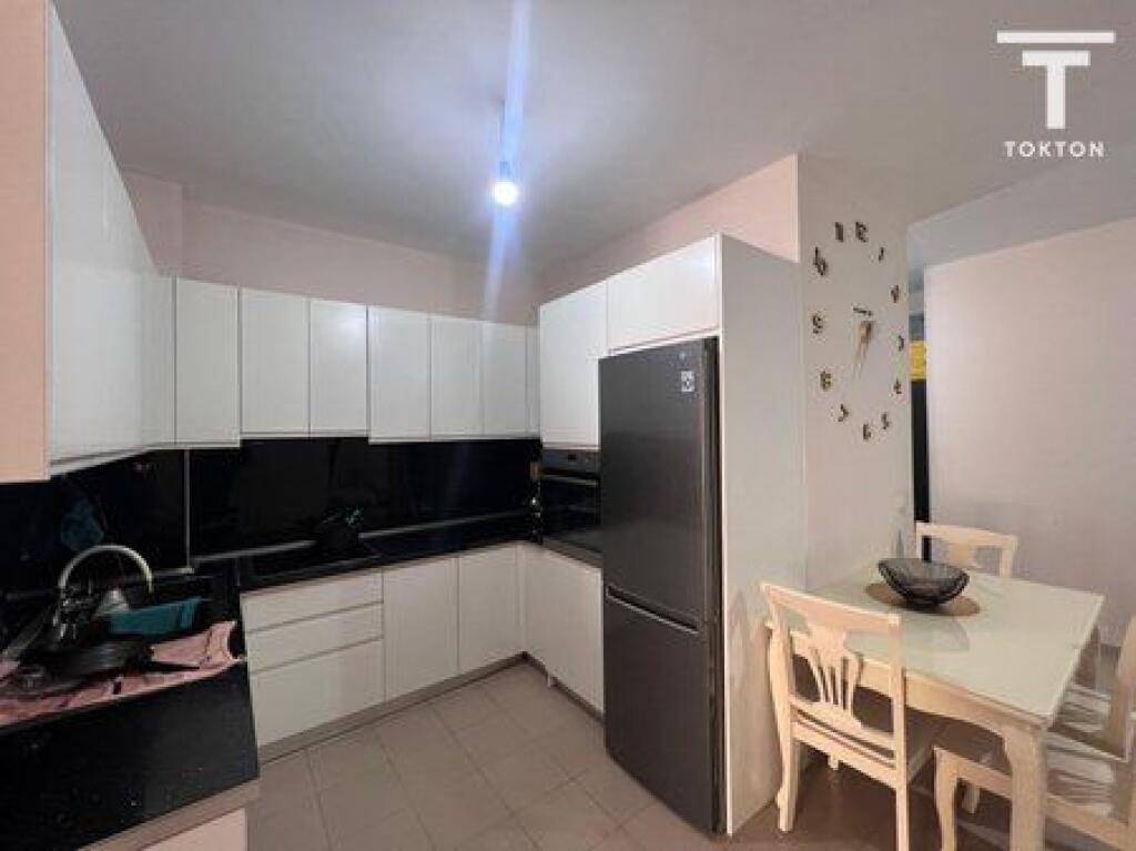 SHITET, APARTAMENT 2+1+2, UNAZA E RE, TIRANË