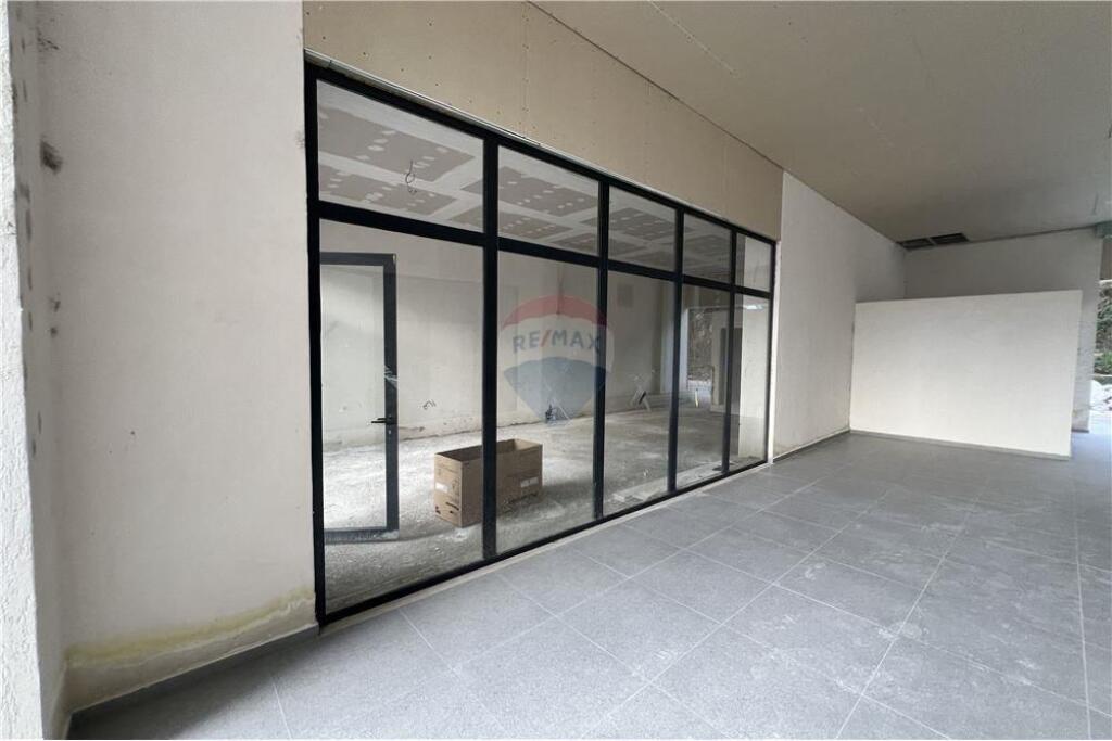 DYQAN NË SHITJE – LUNGOMARE, VLORË (VIJA E DYTË)