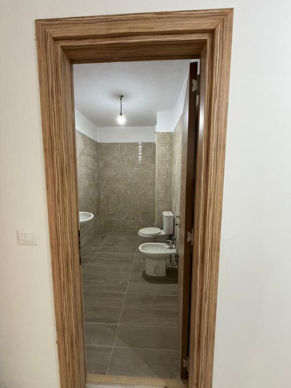 Appartamento 2+1+2 in vendita, Via 5 Maj alla fine vicino ai nuovi edifici 170.000.000 Milioni di leke