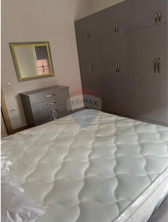 Jepet apartament 3+1 per qira te Green City