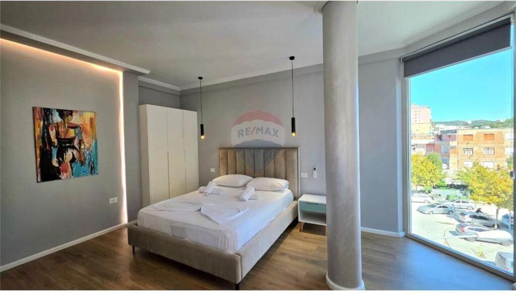 🏠 Apartament 2+1 – Për Qira 📍 Sheshi Isa Boletini, pranë Teatrit – Vlorë