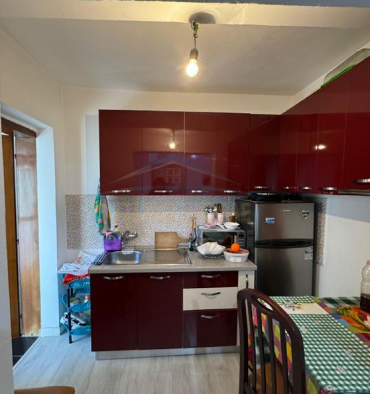 Disponojmë apartament 1+1 për shitje në Pazarin e ri , pranë Market Xhangolli