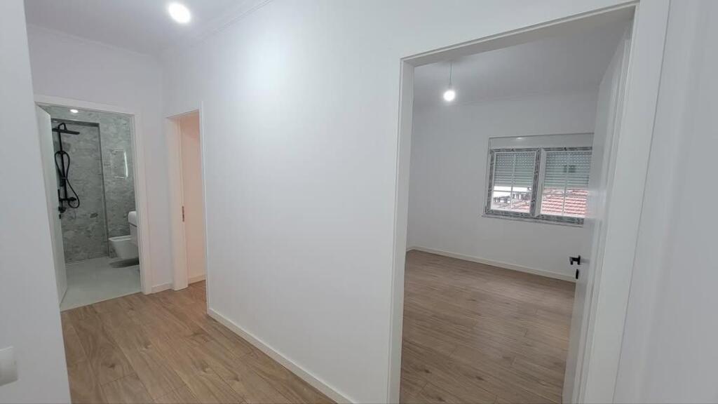 Apartament 2+1 per shitje 📍Te rruga e Bogdaneve, prane kishes Katolike, afer qendres