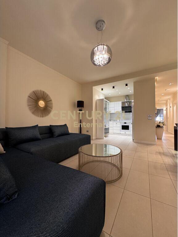 Apartament 3+1+2 + Post Parkimi per qira tek Rruga e Kosovareve