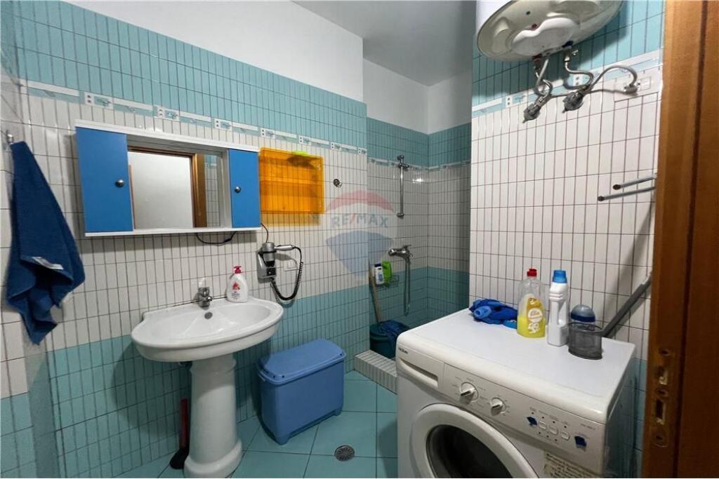 🏡 Apartament 2+1 me Qira – Bulevardi Kryesor, Vlorë