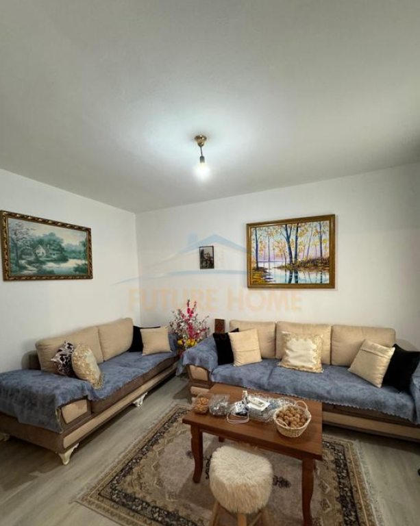 Disponojmë apartament 1+1 për shitje në Pazarin e ri , pranë Market Xhangolli