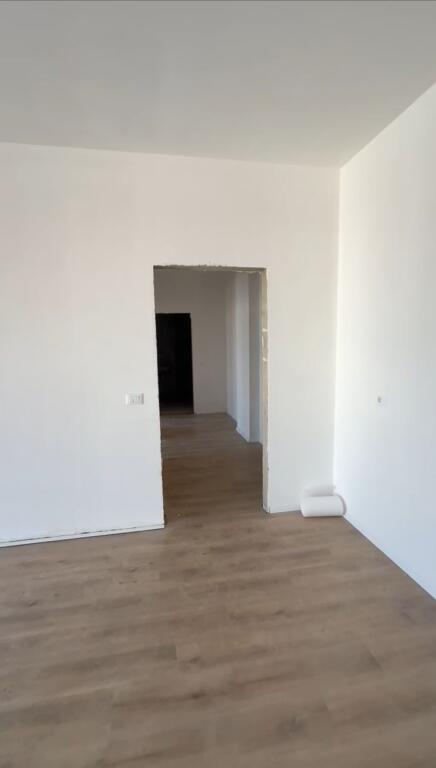 Shitet apartament  2+1 (Tek ish Sheshi Shqiponja)