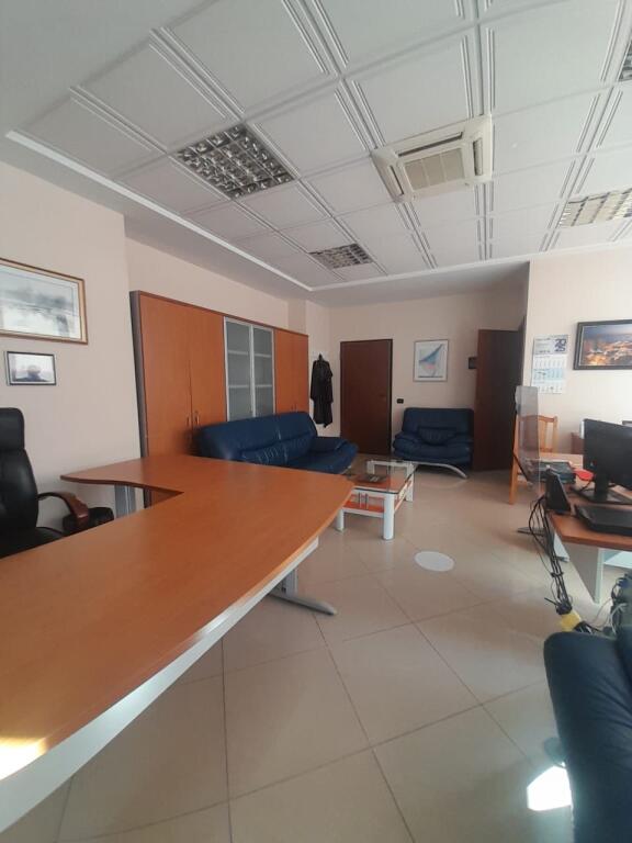 For rent, office near the court in Durres