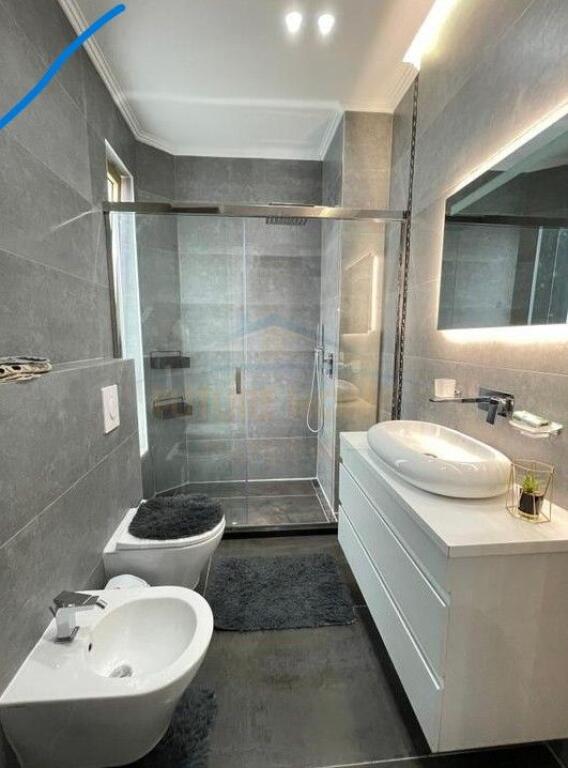 Shitet, Hotel, Misto Mame, Tirane