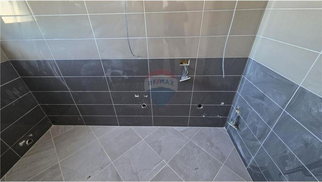 ✨ PENTHOUSE E NDARE NE 2 APARTAMENTE NË SHITJE – TRANSBALLKANIKE, PRANË PORCELANOSA, VLORË ✨