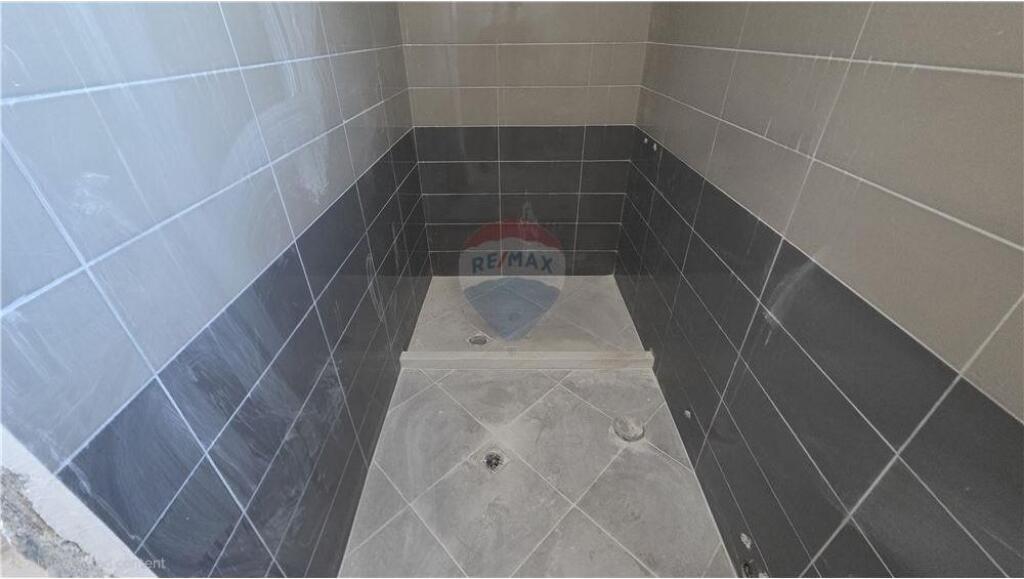 ✨ PENTHOUSE E NDARE NE 2 APARTAMENTE NË SHITJE – TRANSBALLKANIKE, PRANË PORCELANOSA, VLORË ✨