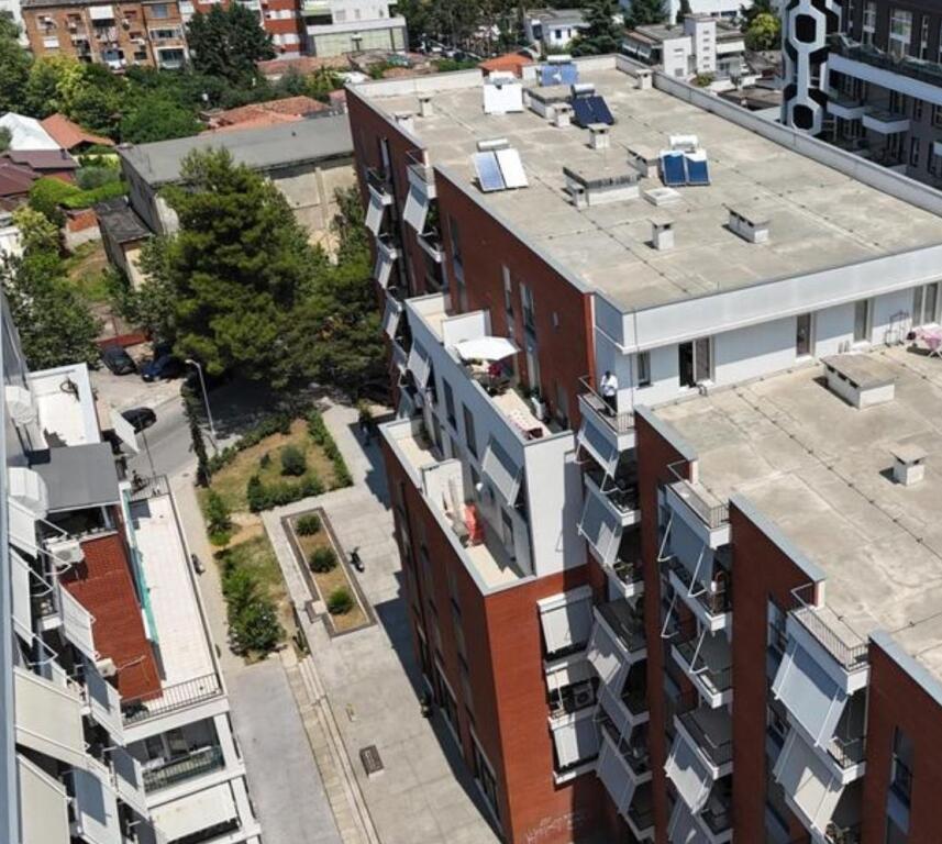 🌟 Shitet Apartament 2+1+2 me Verandë – Zona e Zhvilluar e Ali Demit