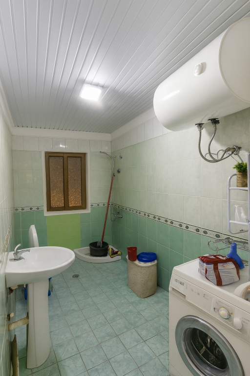 Tirane, appartamento in affitto, 3° piano, 40.000 lek completamente arredato trattabile (Rr. Halit Bega) vicino a QSUT o alla Scuola Unita o alla Scuola Bajram Curri.