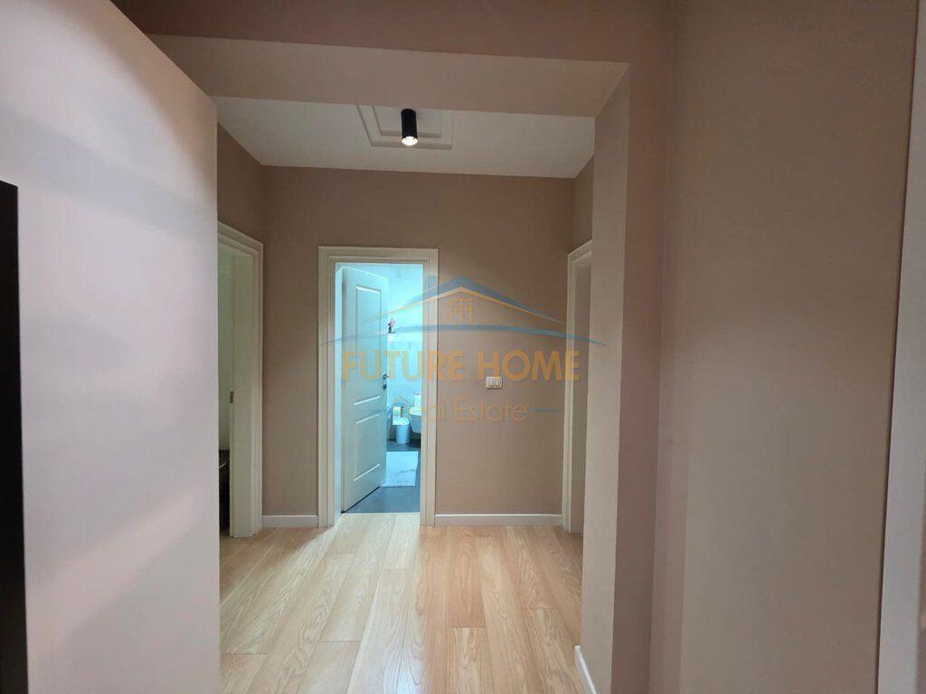 Qera, Apartament 2+1 me verande tek Rruga e Kosovareve!