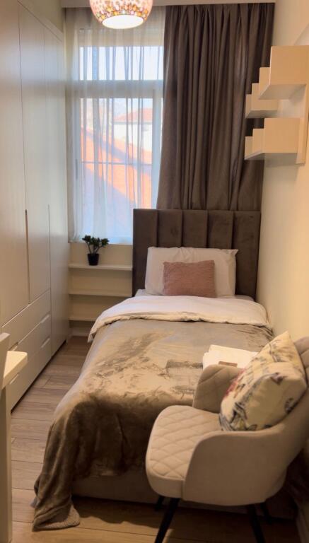 For rent 3+1+2 Former Exhibition building with elevator