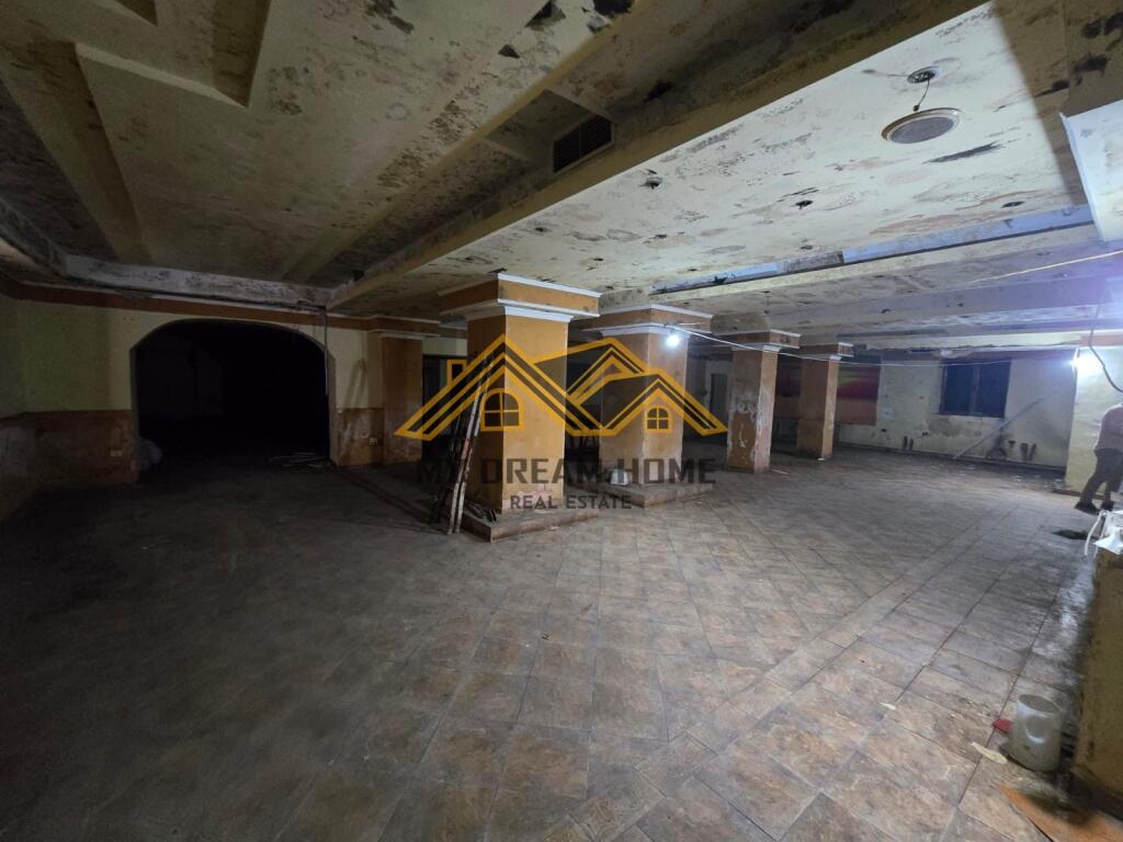 COMMERCIAL SPACE FOR SALE NEAR THE COURT!