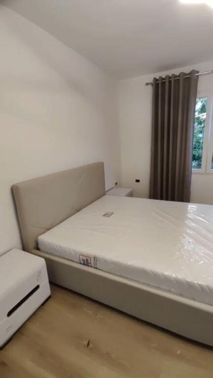 Jepet me qera apartament 1+1 te Rruga e Kavajes