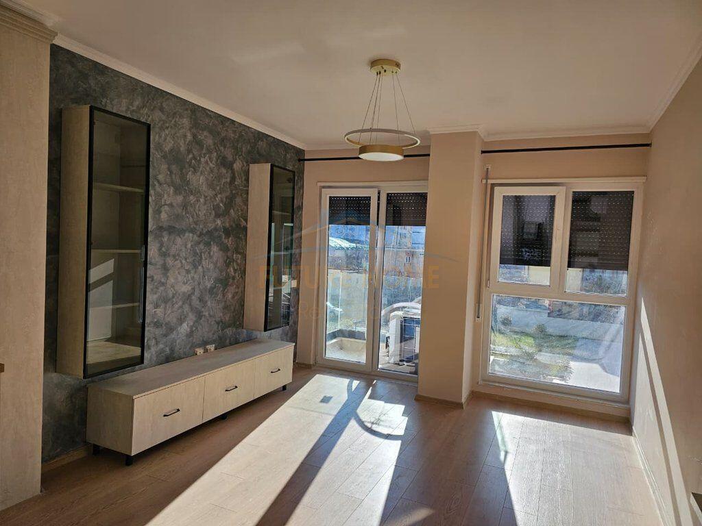 Shitet Apartament 1+1+ Ballkon ne Rrugen Jordan Misja , Tiranë.