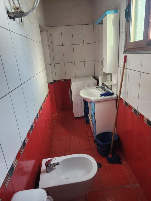 JEOET ME QERA GARSONERE PRANE OROSHIT DURRES