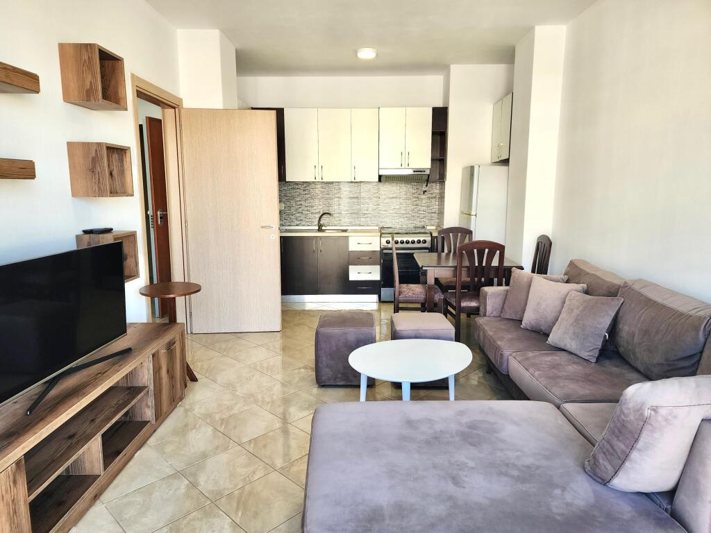 Super Apartament: 1+1 &amp; 1 Garazh + Ballkon me Pamje te Lire 📍Te Ish Tregu Elektrik/ Ali Demi *(560€/Muaj)*  ||  Pallati eshte i Ri, me Ashensor