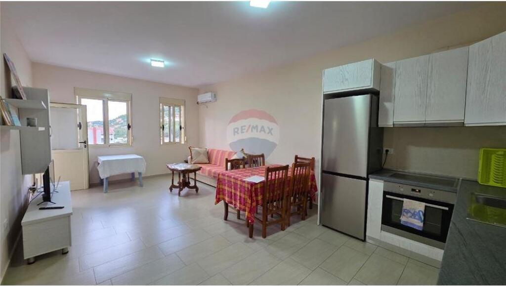 🏠 Apartament 2+1 + Garazh– Për Qira Afatgjatë 📍 Rruga Haziz Xhyheri, Lungomare – pas Hannover Bar, Vlorë