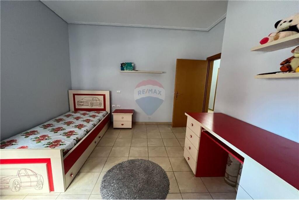 🏡 Apartament 2+1 me Qira – Bulevardi Kryesor, Vlorë