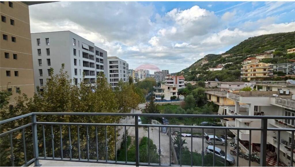 🏠 Apartament 2+1 + Garazh– Për Qira Afatgjatë 📍 Rruga Haziz Xhyheri, Lungomare – pas Hannover Bar, Vlorë