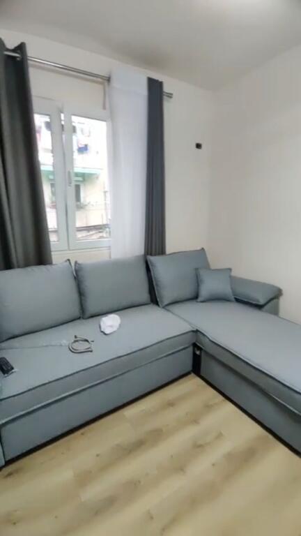 Shitet apartament 1+1 te Rruga e Kavajes