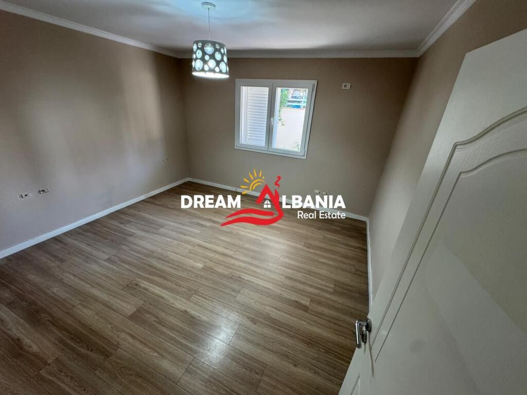 Vile 3 kateshe me qera prane Komunes se Parisit, Tirane (ID 4251432)