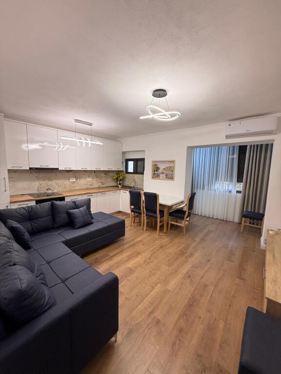 JEPET ME QERA APARTAMENT 1+1, STACIONI TRENIT, DURRES.