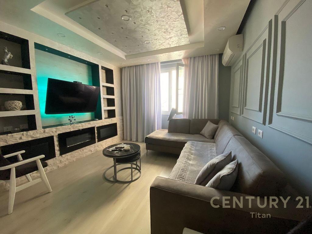 Apartament 2+1 +2 per shitje prane Vila Gold