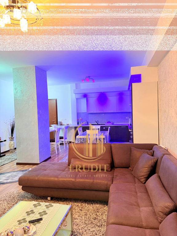 AFFITTASI APPARTAMENTO 2+1 LUNGOMARE, VLORË