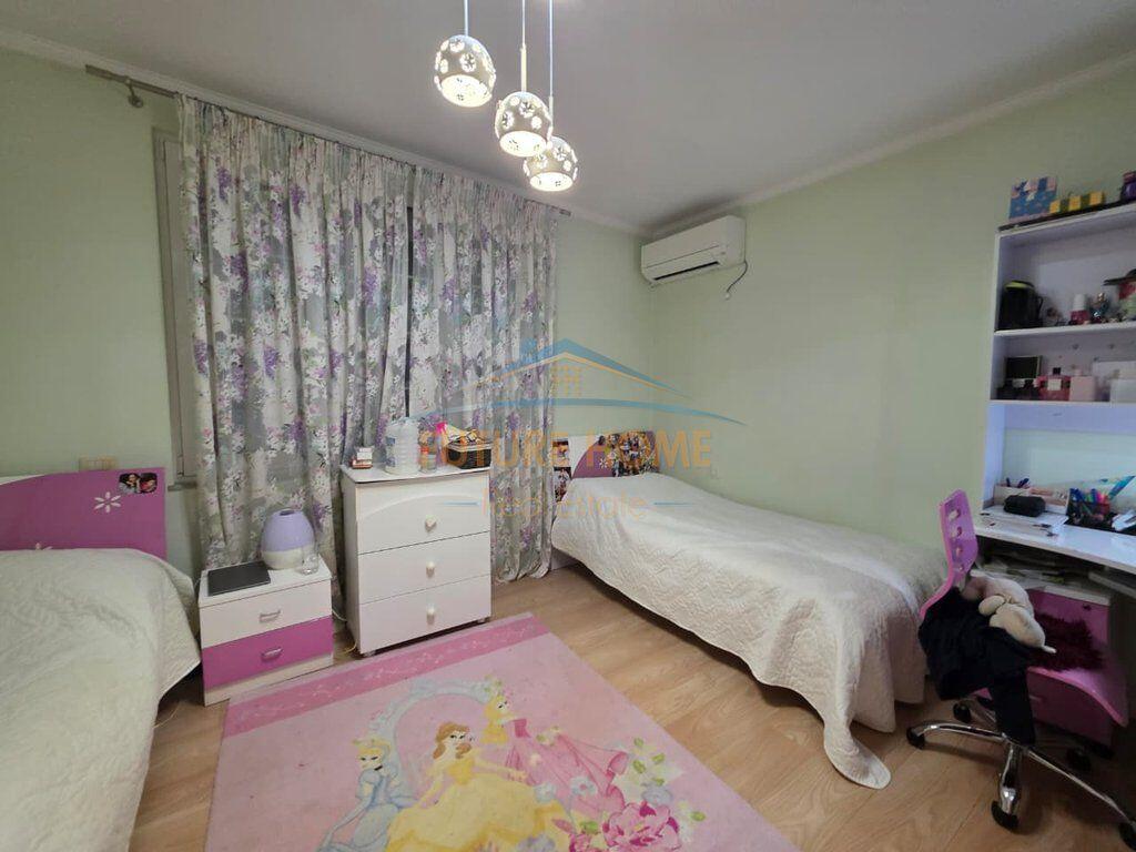 Qera, Apartament 2+1 me verande tek Rruga e Kosovareve!