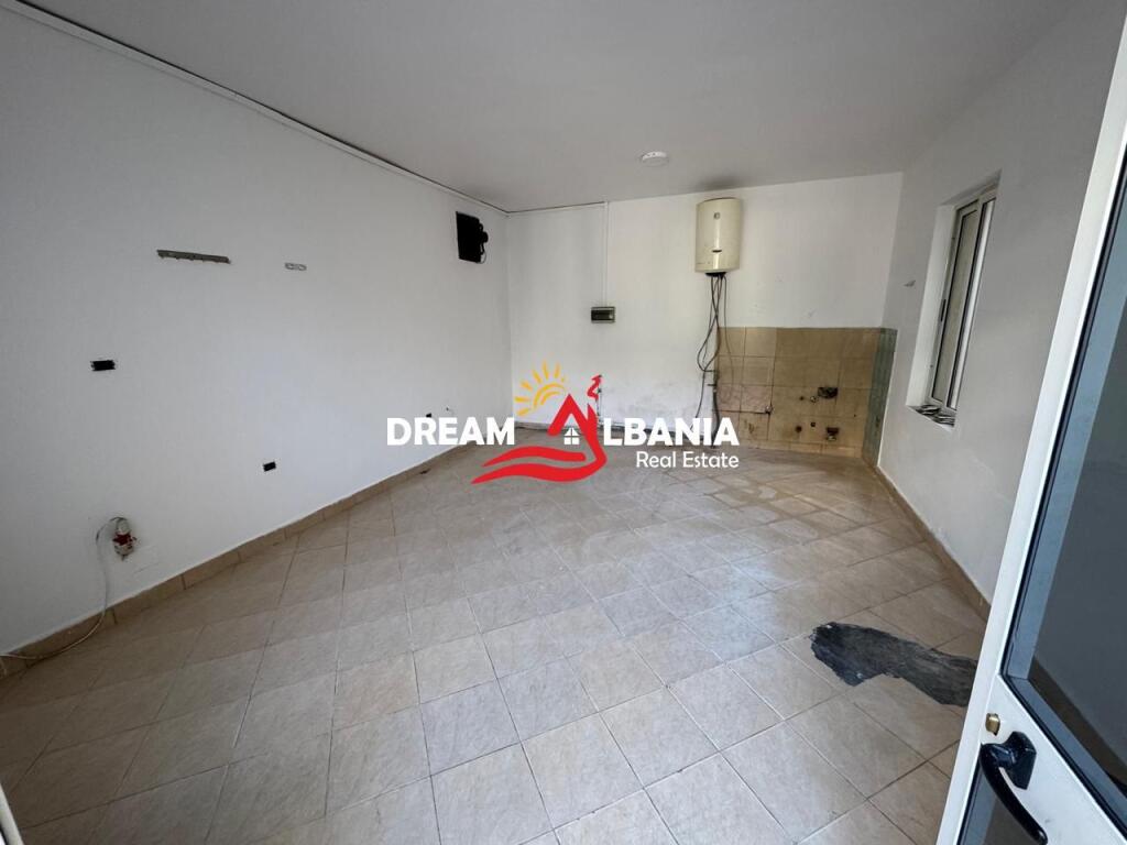 Vile 3 kateshe me qera prane Komunes se Parisit, Tirane (ID 4251432)