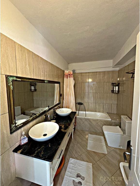 VENDIAMO APPARTAMENTO 3+1+3 A SARANDA! 245.000 € Sup. Totale 156m2