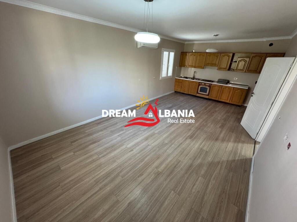 Vile 3 kateshe me qera prane Komunes se Parisit, Tirane (ID 4251432)