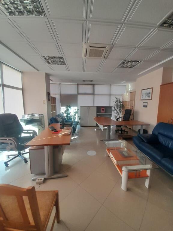 For rent, office near the court in Durres
