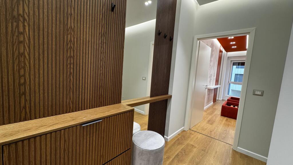 Apartament 2+1 me qira Tek Kontakti!