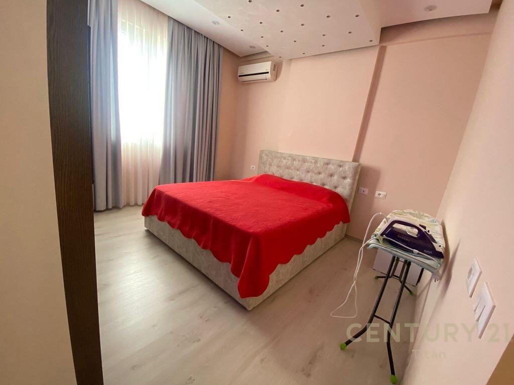Apartament 2+1+2 per shitje prane Vila Gold