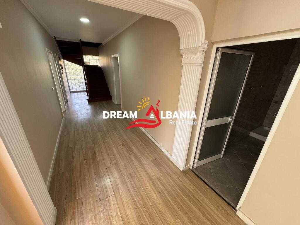 Vile 3 kateshe me qera prane Komunes se Parisit, Tirane (ID 4251432)