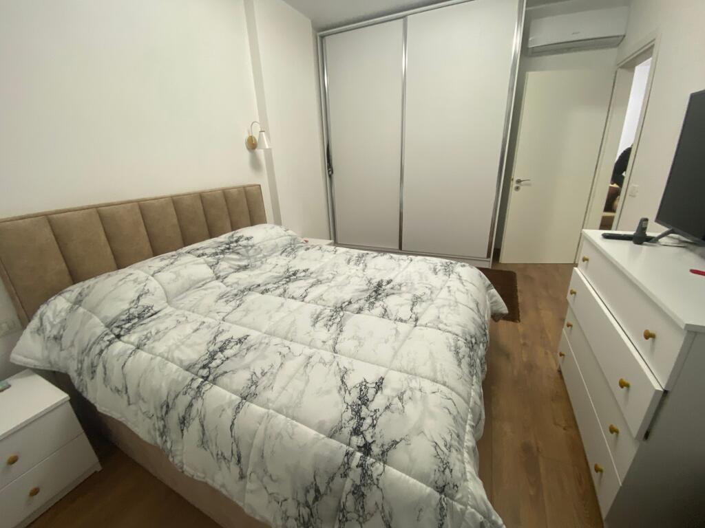 2+1,i mobiluar te kompleksi halili,selvia 650 euro