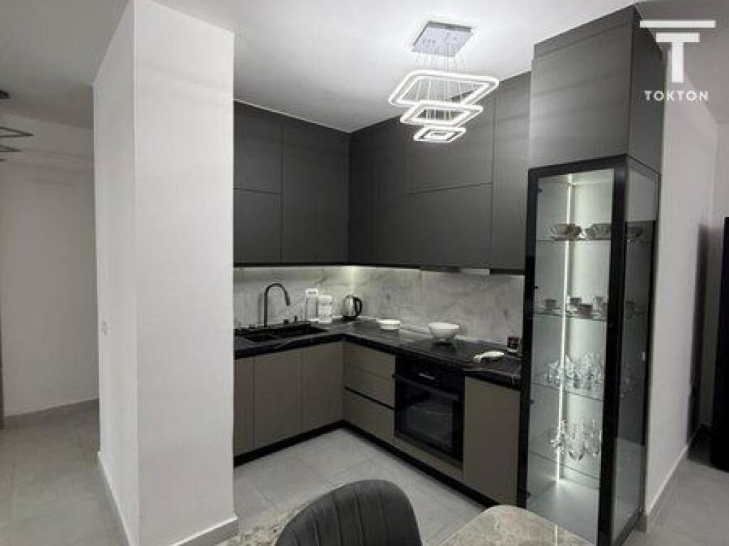 AFFITTO, APPARTAMENTO 3+1+2, VIA 5 MAGGIO, TIRANA