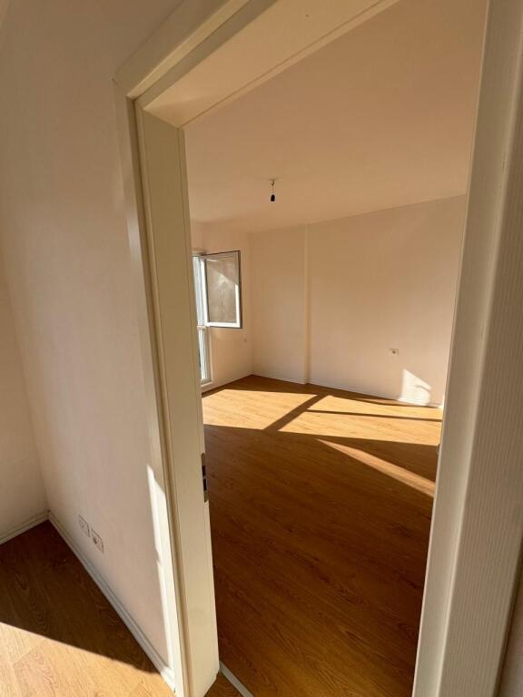 Apartament 2+1 i pamobiluar me qera, Univers City