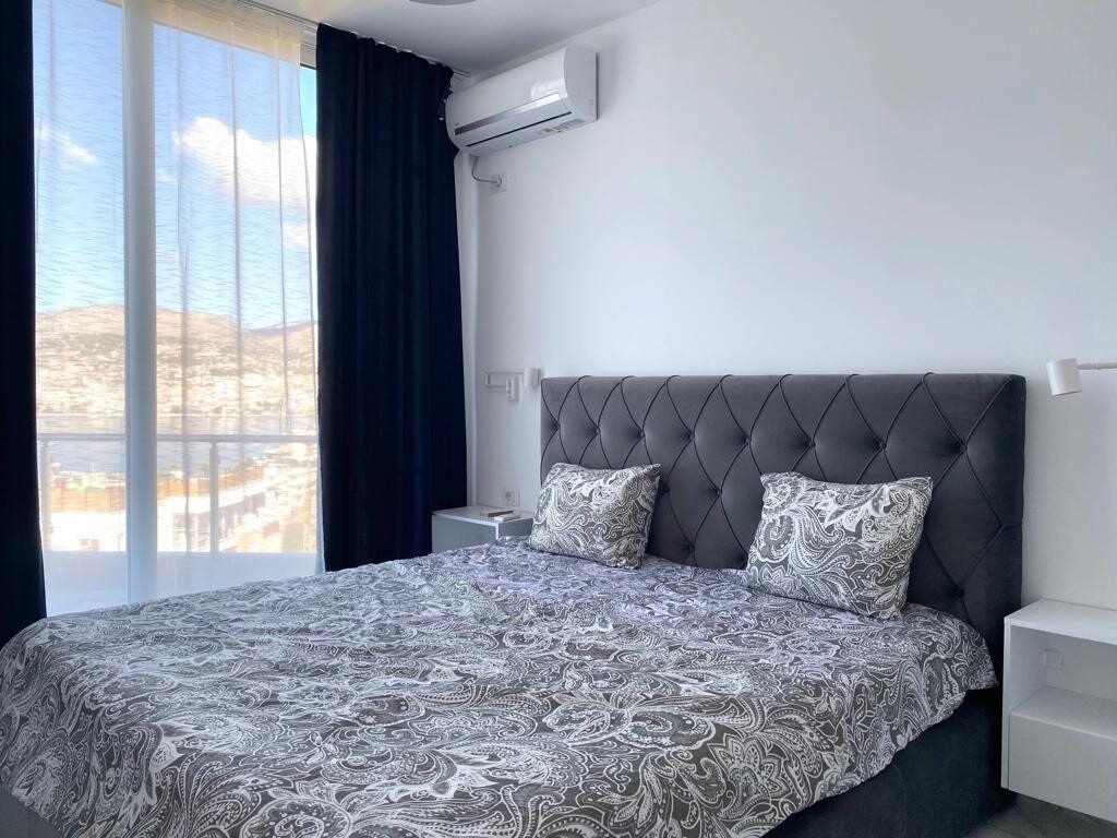 SARANDË, PENTHOUSE LUKSOZ ME PAMJE PANORAMIKE TË HAPUR NDAJ DETIT 505,000 €