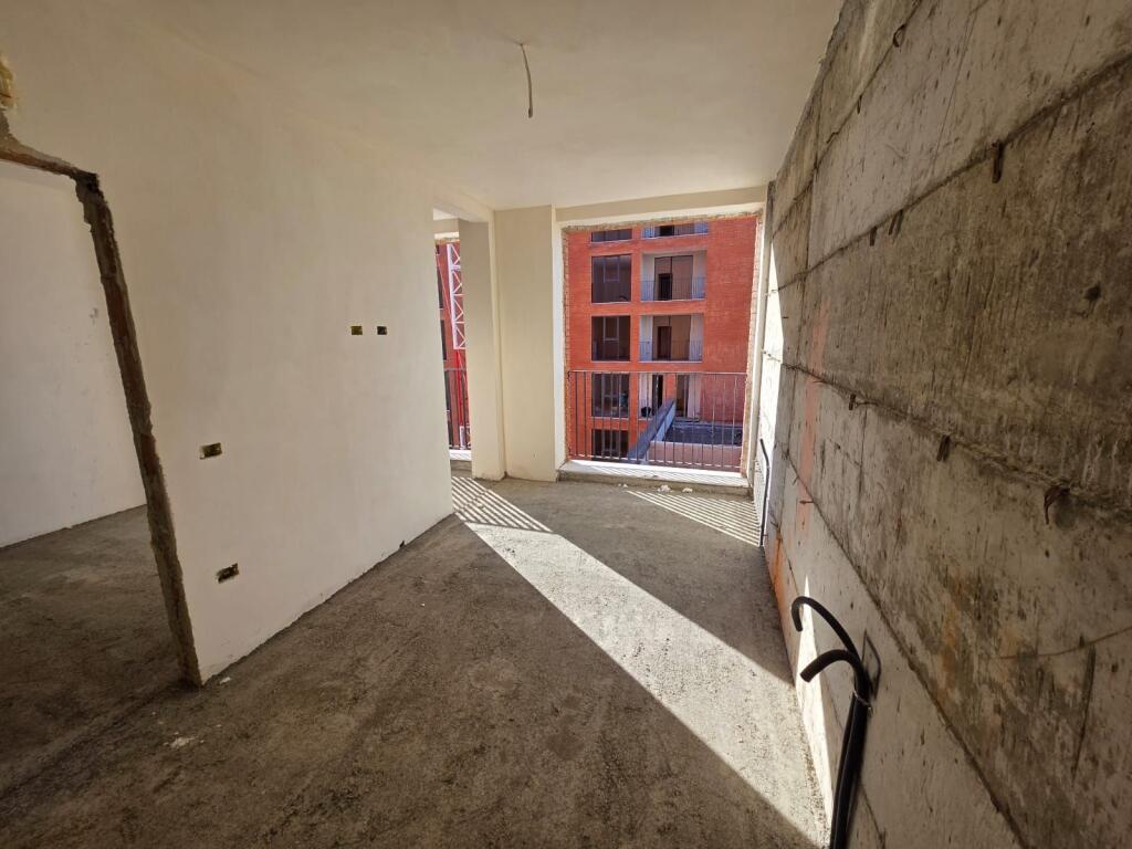 Uzina Dinamo Pran Restornat Durresi Shitet Apartament 1+1