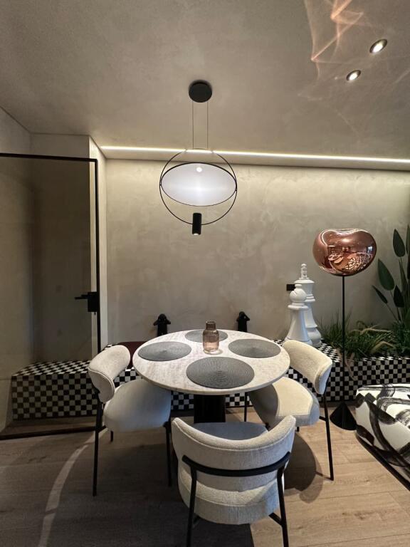 🏢 JEPET APARTAMENT LUKSOZ 1+1 + POST PARKIMI – ME QIRA