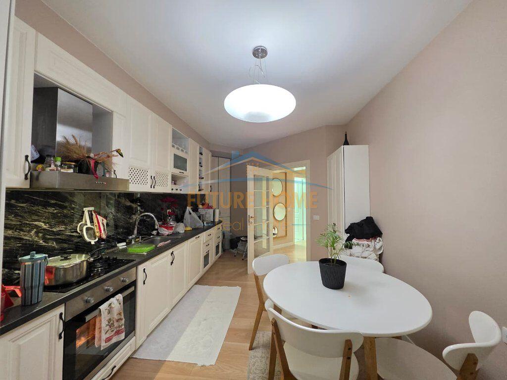 Qera, Apartament 2+1 me verande tek Rruga e Kosovareve!